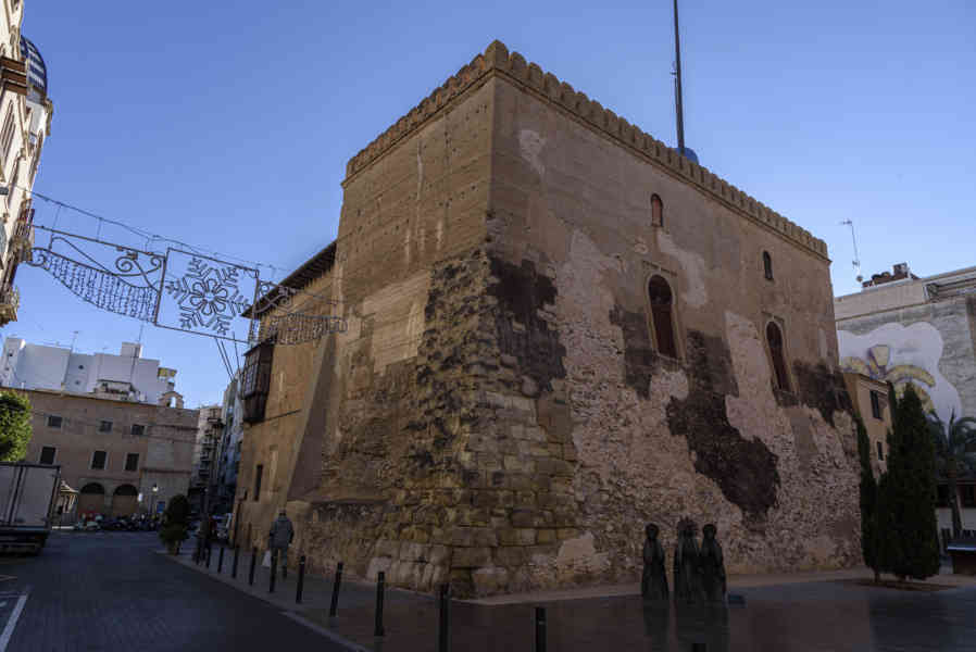 Alicante - Elche 28 - torre de la Calahorra.jpg